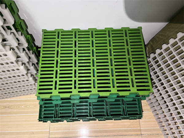 PLASTIC SLAT